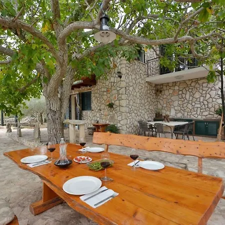 فيلة Holiday Croatia *